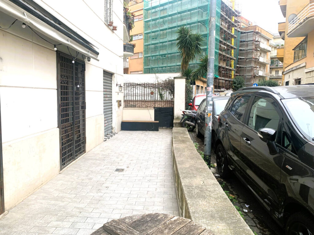 Negozio e cantina Roma Monteverde Via Gian Matteo Giberti esterno 3