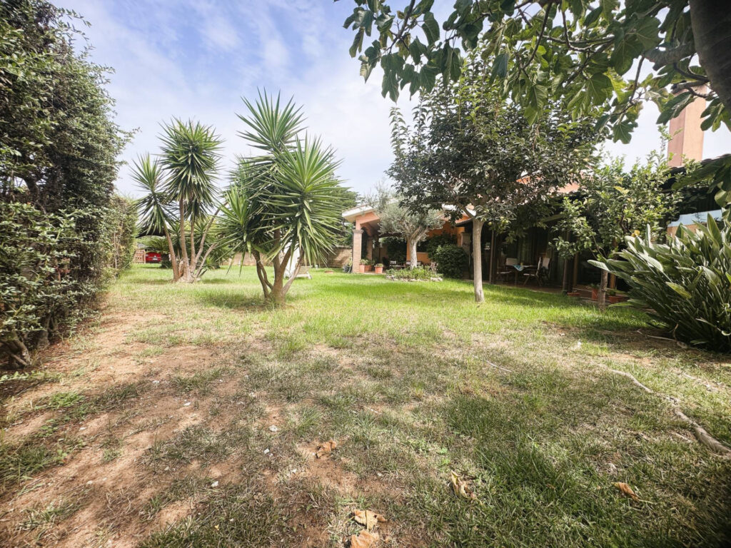 Villa Pomezia Colli di Enea Via Afrodite giardino 3
