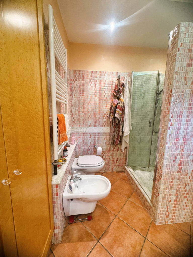 Villa Pomezia Colli di Enea Via Afrodite bagno 2