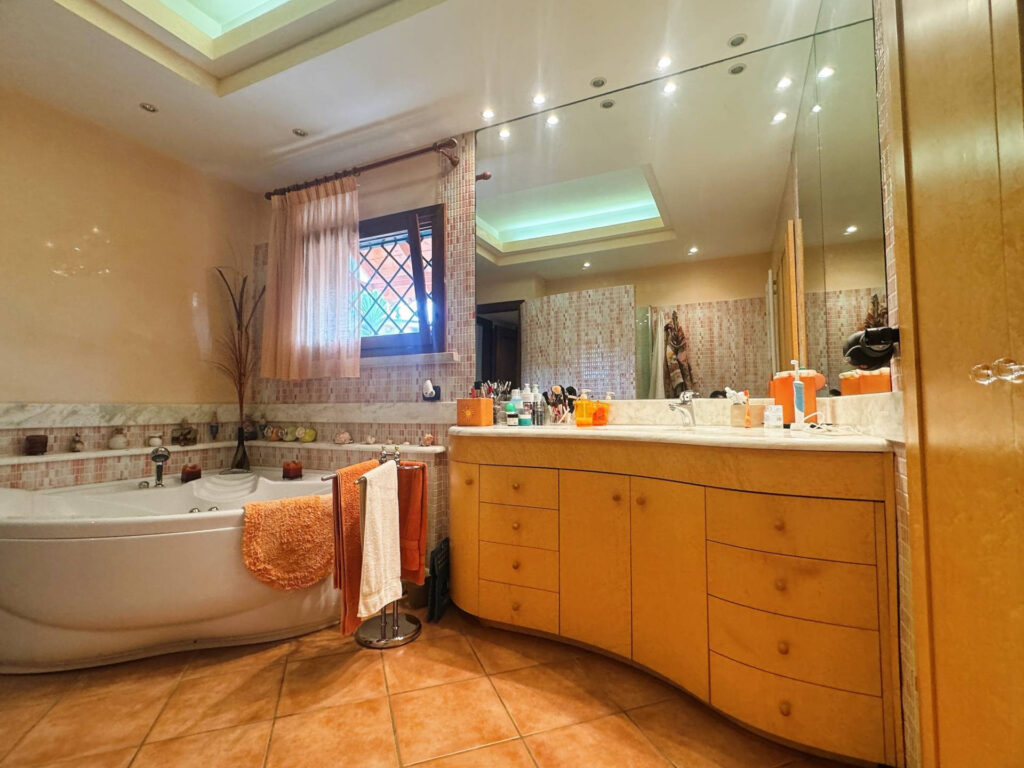 Villa Pomezia Colli di Enea Via Afrodite bagno 3