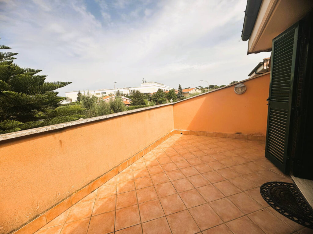 Villa Pomezia Colli di Enea Via Afrodite terrazzo