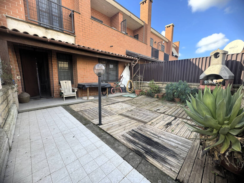 Villa a schiera ostia Antica Roma via Luigi Viola piano terra 16