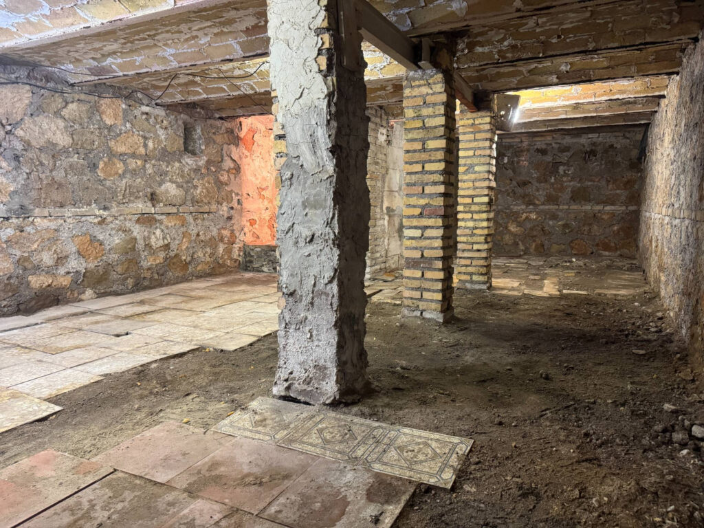 Casa indipendente Roma Ostia Lido Lungomare Paolo Toscanelli cantina seminterrato 2